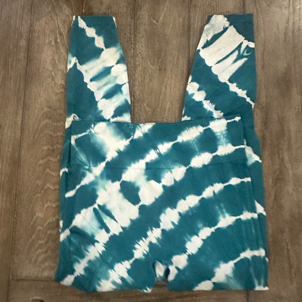 Victoria’s Secret PINK Stylish Teal and White Tie-Dye Leggings - Picture 6 of 12